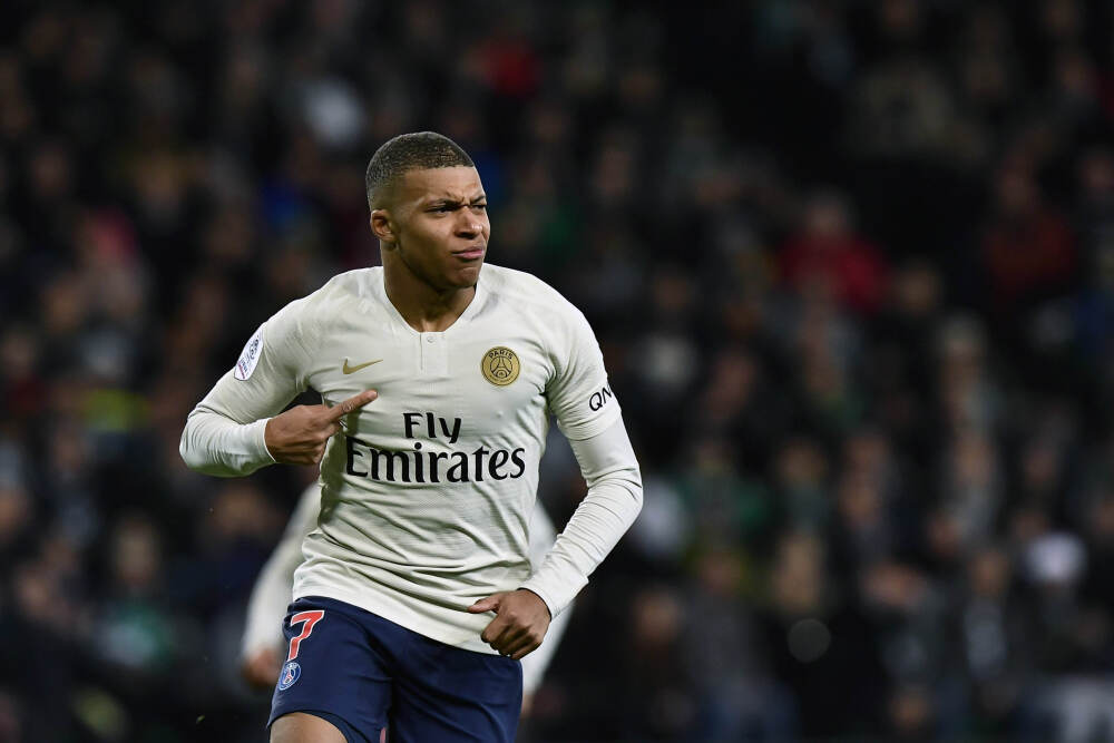 2025AI要大变样？从RLVR到锯齿智能，大佬直言未来趋势